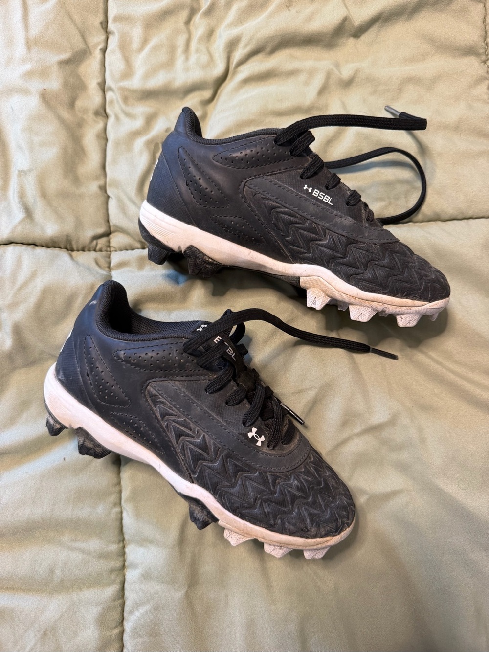 Under Armour Kids Black and White Soccer Cleats
